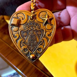 Gucci Gussirama brown shoulder in good used condition.